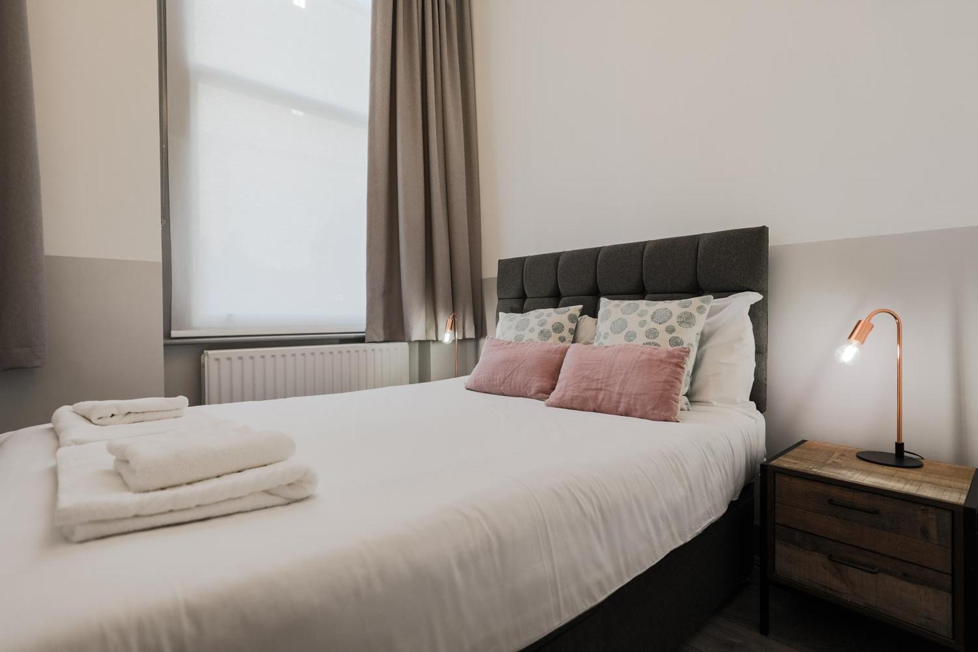 Modern Kensington Apartments Лондон Номер фото